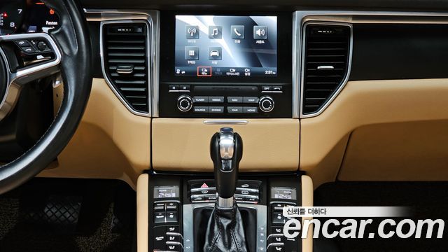 Porsche Macan 2017 — photo 14