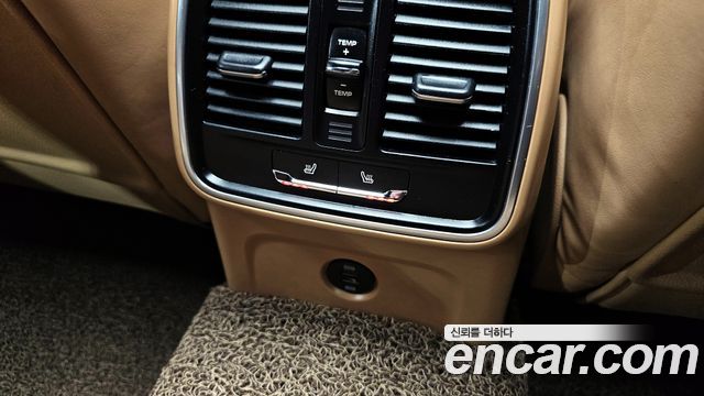 Porsche Macan 2017 — photo 19