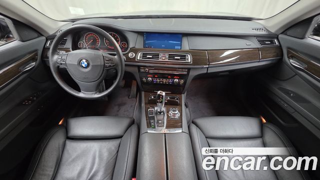 BMW 7-Series 2010 — photo 7