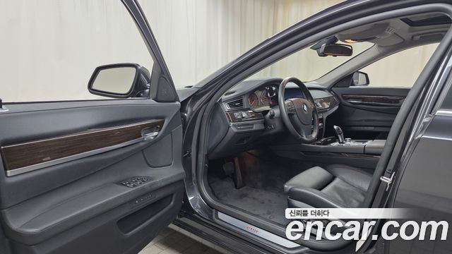 BMW 7-Series 2010 — photo 10