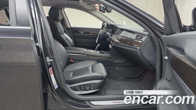 BMW 7-Series 2010 — photo 11