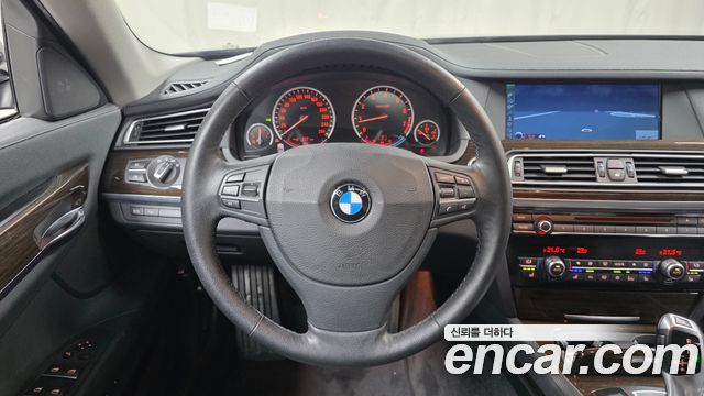 BMW 7-Series 2010 — photo 13