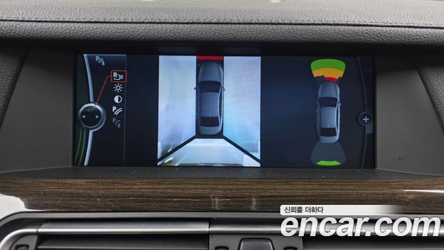 BMW 7-Series 2010 — photo 14