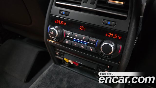 BMW 7-Series 2010 — photo 17