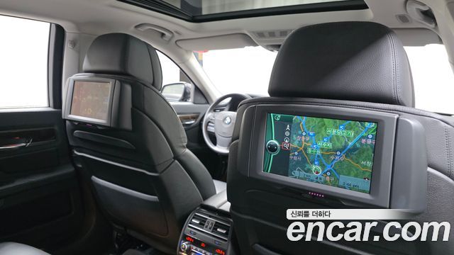 BMW 7-Series 2010 — photo 18
