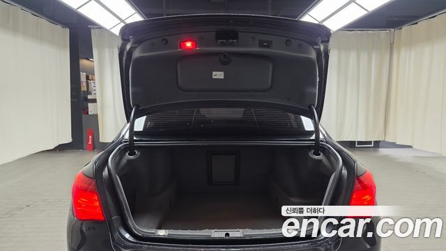 BMW 7-Series 2010 — photo 20