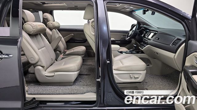 Kia Canival 2019 — photo 10