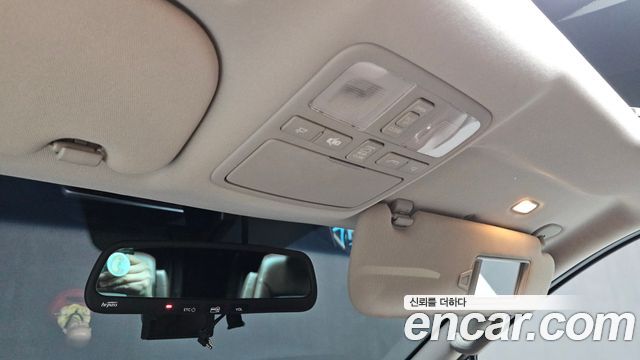Hyundai Starex 2019 — photo 16