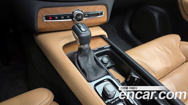 Volvo XC90 2018 — photo 9