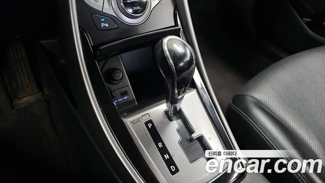 Hyundai AVANTE 2013 — photo 9