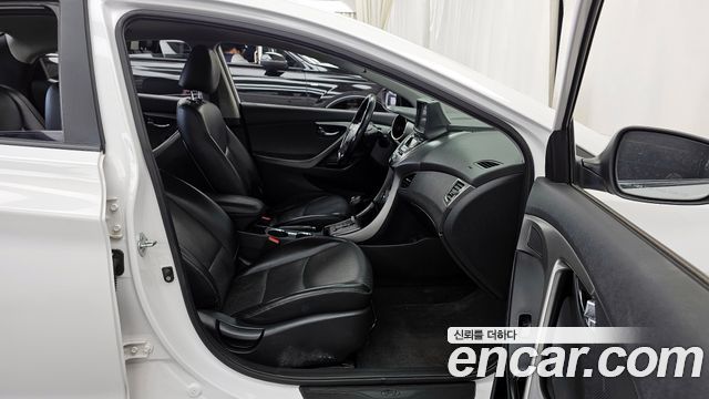 Hyundai AVANTE 2013 — photo 11