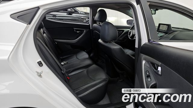 Hyundai AVANTE 2013 — photo 12