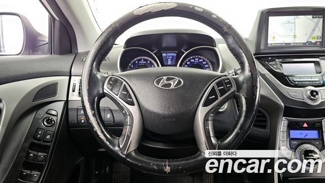 Hyundai AVANTE 2013 — photo 13