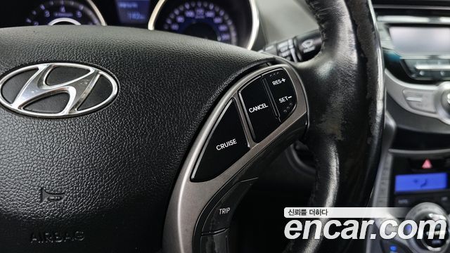 Hyundai AVANTE 2013 — photo 17
