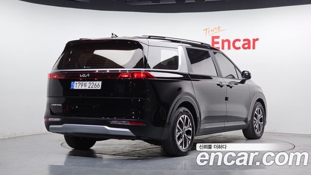 Kia Canival 2022 — photo 2