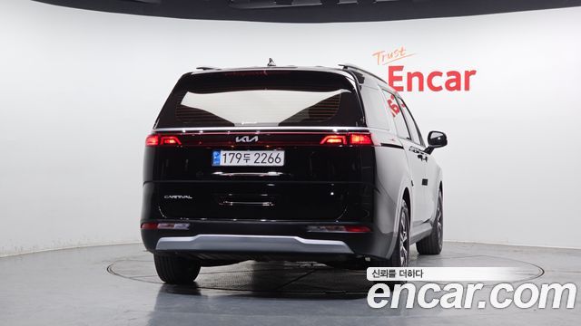 Kia Canival 2022 — photo 4