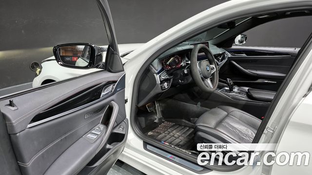 BMW 5-Series 2021 — photo 11
