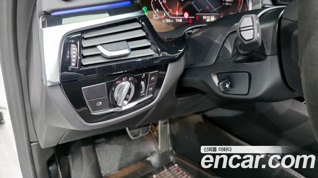 BMW 5-Series 2021 — photo 16
