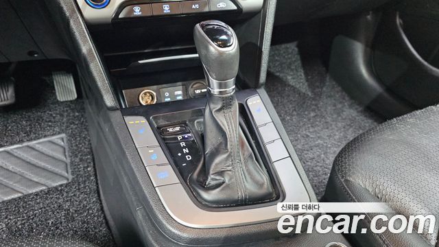 Hyundai AVANTE 2017 — photo 9