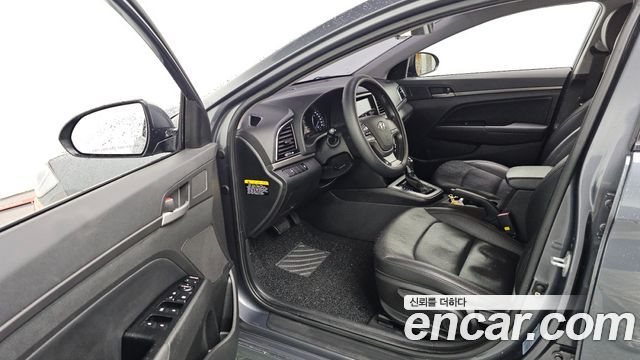 Hyundai AVANTE 2017 — photo 10
