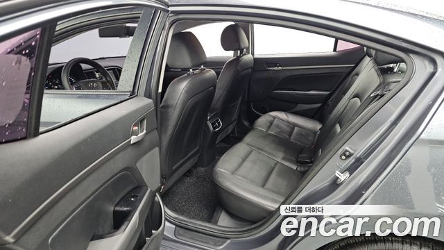 Hyundai AVANTE 2017 — photo 13