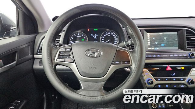 Hyundai AVANTE 2017 — photo 14