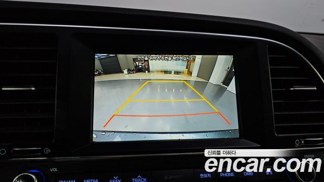 Hyundai AVANTE 2017 — photo 16