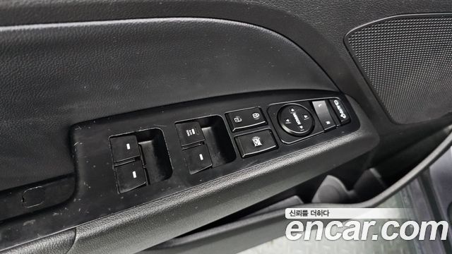Hyundai AVANTE 2017 — photo 18
