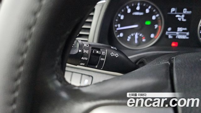 Hyundai AVANTE 2017 — photo 19