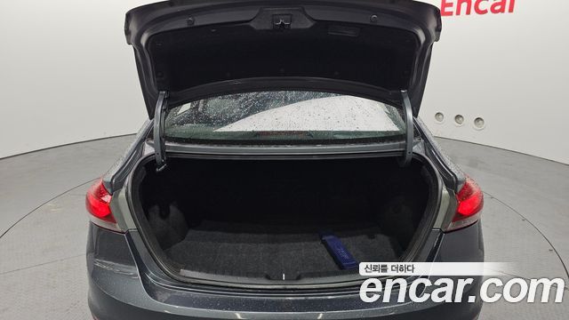 Hyundai AVANTE 2017 — photo 20