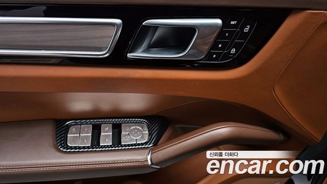 Porsche Cayenne 2022 — photo 14