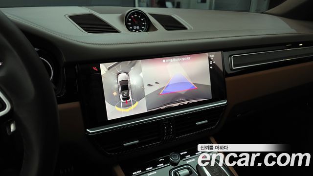 Porsche Cayenne 2022 — photo 16