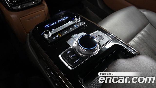 Genesis G90 2019 — photo 18
