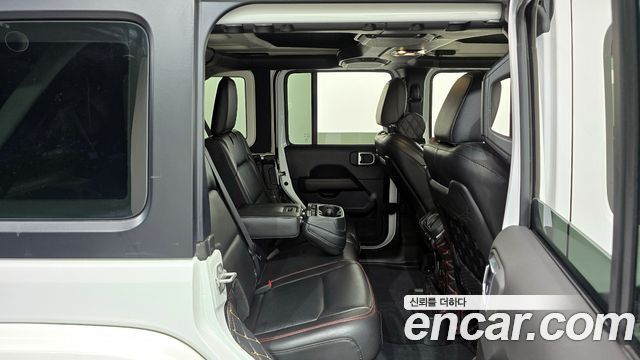 Jeep Wrangler 2022 — photo 12