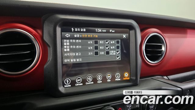 Jeep Wrangler 2022 — photo 16