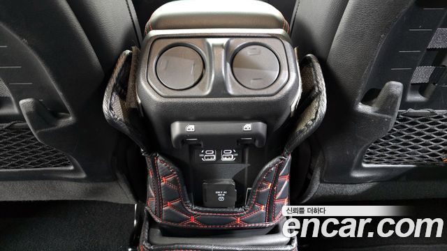 Jeep Wrangler 2022 — photo 19