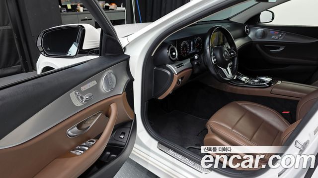 Mercedes-Benz E-Class 2019 — photo 10