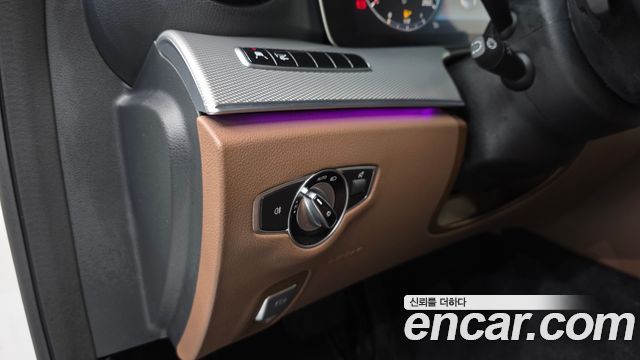 Mercedes-Benz E-Class 2019 — photo 11