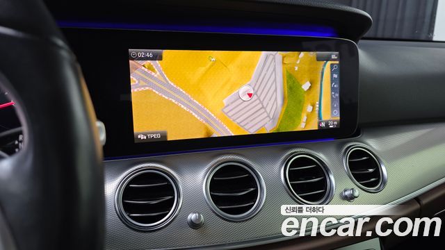 Mercedes-Benz E-Class 2019 — photo 13