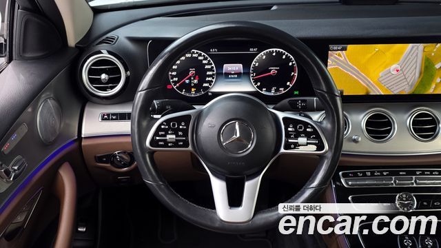Mercedes-Benz E-Class 2019 — photo 15