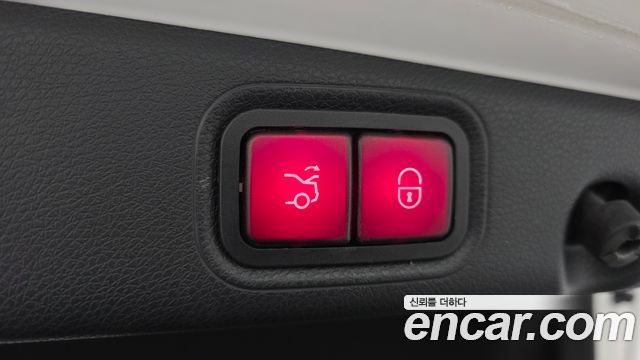 Mercedes-Benz E-Class 2019 — photo 18
