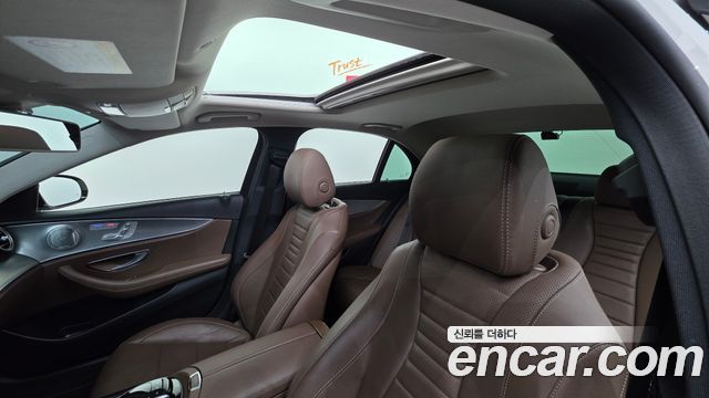 Mercedes-Benz E-Class 2019 — photo 19