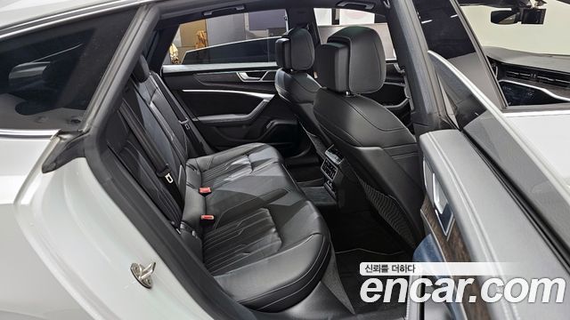 Audi A7 2020 — photo 12