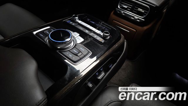 Genesis G90 2019 — photo 18