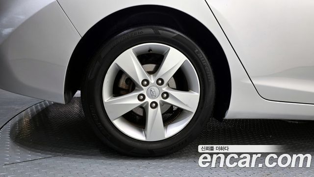 Hyundai AVANTE 2012 — photo 5
