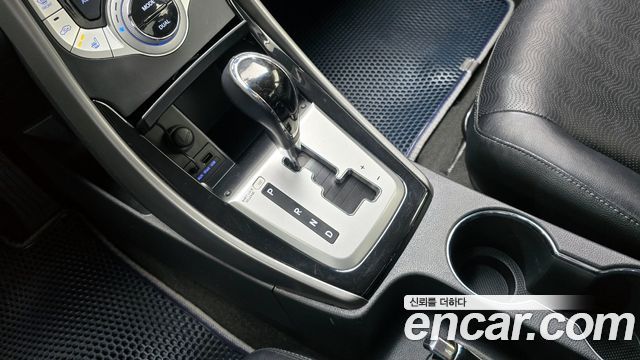 Hyundai AVANTE 2012 — photo 9
