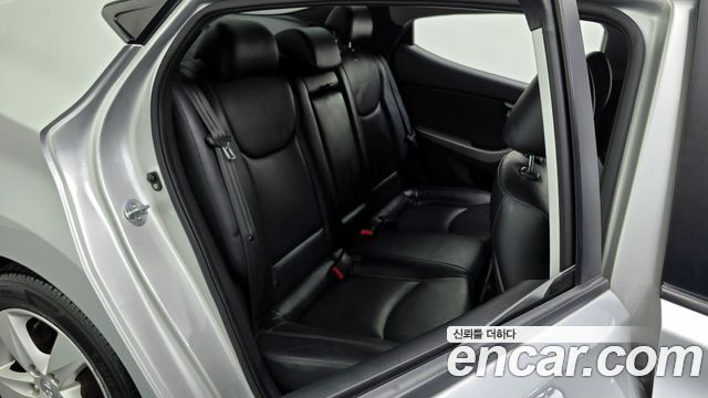 Hyundai AVANTE 2012 — photo 12