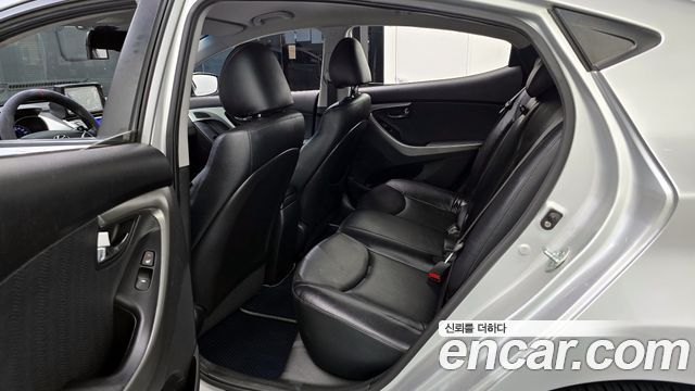 Hyundai AVANTE 2012 — photo 13
