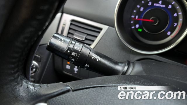 Hyundai AVANTE 2012 — photo 19