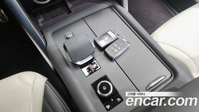Land Rover Discovery 2022 — photo 9